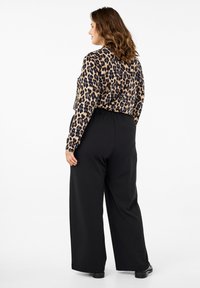Zizzi FLASH - MIT WEITER PASSFORM - Pantalon classique - black