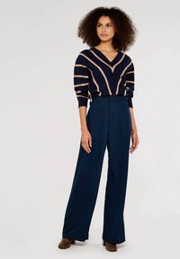 Apricot CHEVRON - Trui - navy