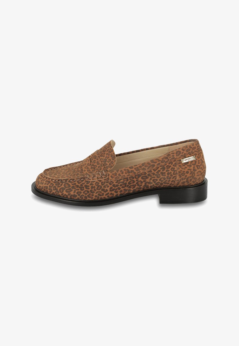 Mocassins en imprimé léopard marron et noir, avec un dessus en texture douce, des détails cousus et une semelle noire basse.