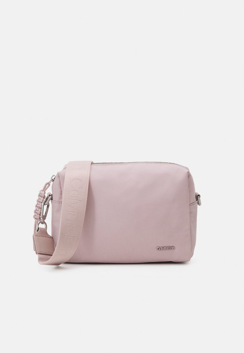 Calvin Klein CAMERA BAG Across body bag shadow gray/light pink Zalando.co.uk