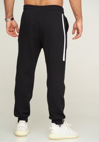 Jack & Jones KANE JJHARRY - Jogginghose - black