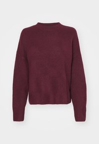 Pull tricoté bordeaux avec un col rond, des manches longues et des poignets et un ourlet côtelés. Confectionné dans un tissu doux et texturé.