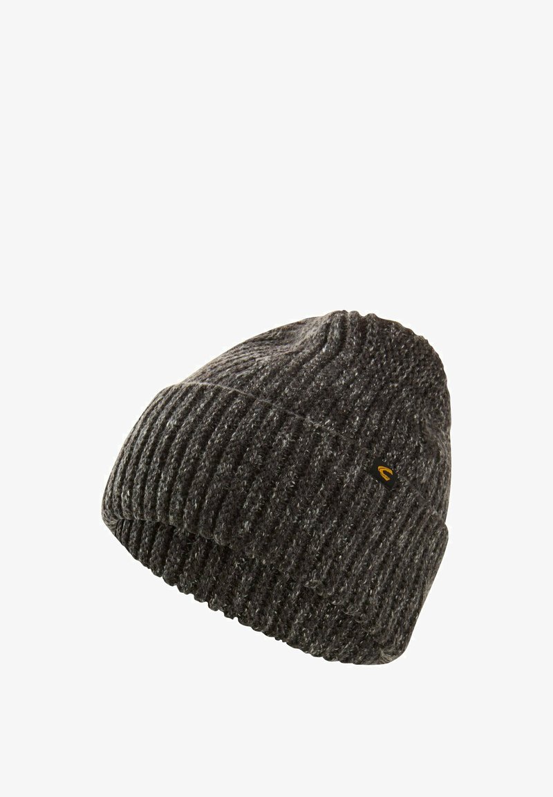 Grå strikket hue med ribbet tekstur. Har en foldet kant og et lille logo-skilt. Blødt garnmateriale giver varme og komfort.