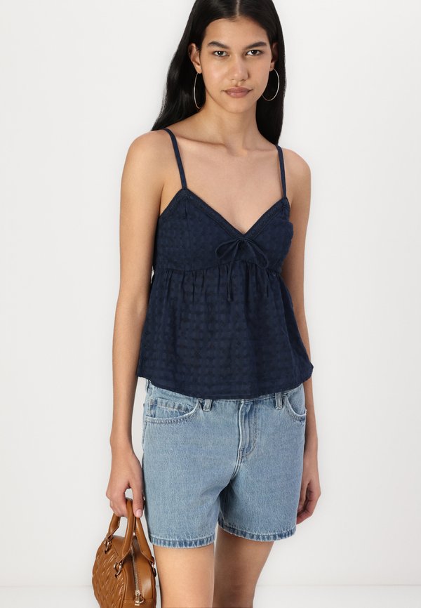 Low-Rise Medium Wash Baggy Denim Shorts 5" - Denim shorts - malibu3