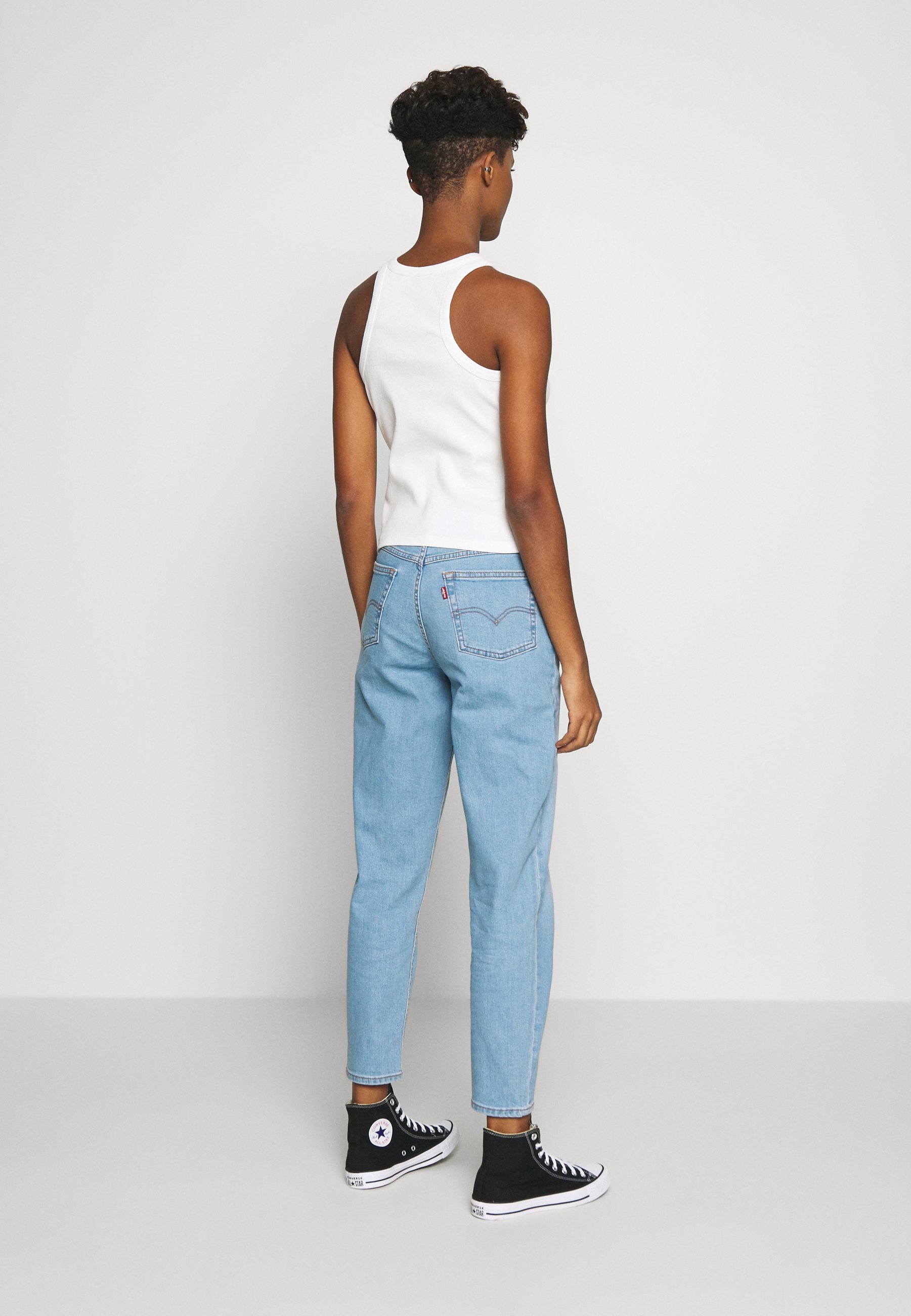 levi's light wash mom jeans