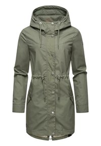 Manteau imperméable vert olive avec capuche, cordons ajustables, boutons-pression, deux poches latérales et un ourlet légèrement arrondi.