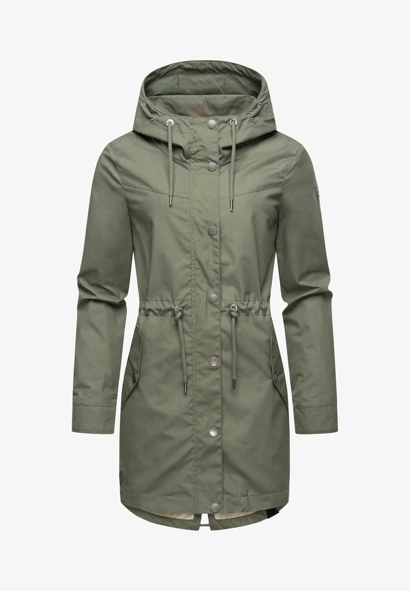 Manteau imperméable vert olive avec capuche, cordons ajustables, boutons-pression, deux poches latérales et un ourlet légèrement arrondi.