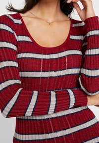 Guess Pullover - red