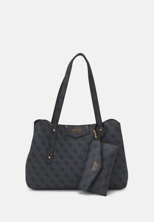 Schwarze Guess-Shopper-Tasche mit durchgehendem Logo-Print, goldfarbenen Beschlägen und passender, befestigter Reißverschlusstasche.