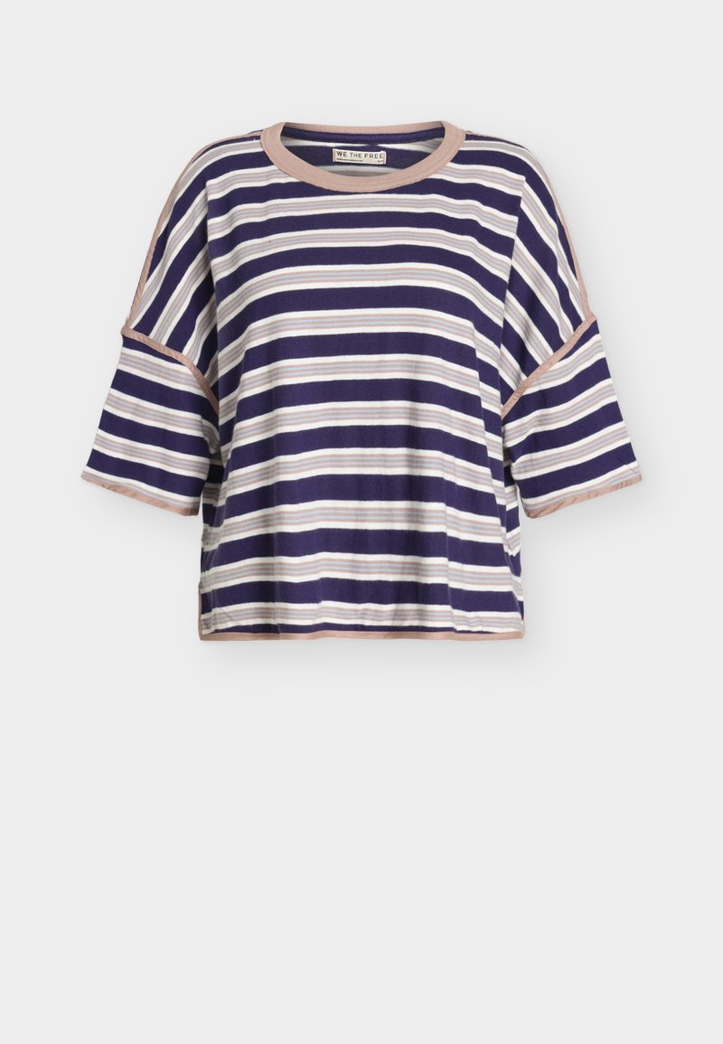 Gestreiftes kurzärmeliges Shirt mit Rundhalsausschnitt. Verfügt über horizontale Streifen in Marineblau, Creme und Hellrosa sowie kontrastierende Einfassungen an Ärmeln und Ausschnitt.