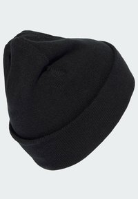 Sort strikket beanie-hat med en foldet kant i bunden, blød tekstur og en konisk form med let samling på toppen.