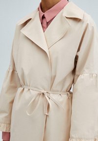 Touché Privé SIDE SLIT  - Trenci - cream