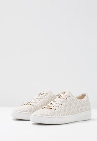 MICHAEL Michael Kors KEATON LACE UP - Sportcipő - vanilla