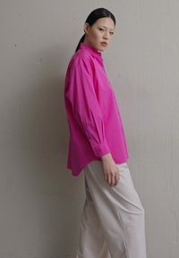 Theory OVERSIZED - Chemisier - carnation