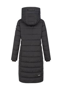 Manteau d'hiver noir rembourré avec une capuche, présentant un design à coutures verticales, des manches longues et des poignets élastiques. Comprend un logo sur l'ourlet inférieur.