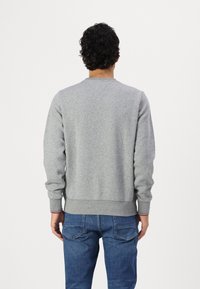 Tommy Hilfiger LOGO TIPPED CREWNECK - Sudadera - medium grey heather