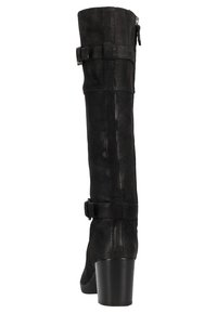 Stivale in suede nero altezza ginocchio con tacco spesso, dotato di due cinghie nere attorno all'asta e una zip laterale per la chiusura.