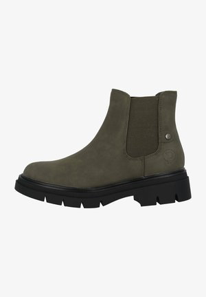 Botte Chelsea en suede vert olive avec des panneaux latéraux en élastique et un bout rond. Semelle en caoutchouc noir avec des crampons profonds. Détail du logo sur le talon.