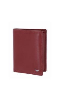 Portefeuille en cuir rouge bifold avec coutures visibles et petit emblème argenté en forme de tête de taureau dans le coin inférieur droit.