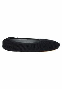 Zwarte mesh ballerina's met een ronde neus en slip-on ontwerp. Voorzien van een zachte binnenvoering en een dunne, flexibele zool.