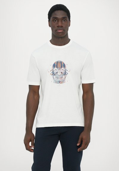Camiseta de algodón blanca con mangas cortas, que presenta una colorida impresión gráfica de calavera en el centro. Cuello redondo y corte relajado.