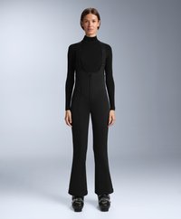 Černé overalové kalhoty s designem roláku, nastavitelnými popruhy a předním zipem. Přiléhavé v horní části, s rozšířeným zakončením nohavic, vyrobené z elastického materiálu.