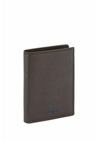 Portafoglio in pelle marrone con texture liscia, caratterizzato da un logo blu del marchio nella parte inferiore e cuciture discrete lungo i bordi.