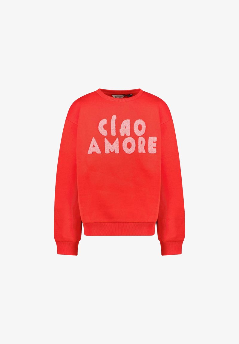 Rode sweatshirt met geribde manchetten en zoom. Bevat vetgedrukte, textuurlettering "CIAO AMORE" in pastelroze over de borst. Zacht materiaal.