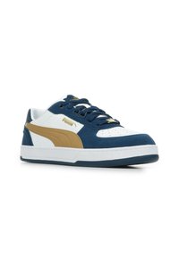 Sneaker da uomo con tomaia in pelle bianca, dettagli in blu navy e oro, scamosciato blu navy texturizzato, suola in gomma bianca e design del puntale perforato.