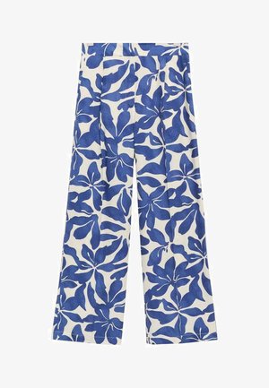 Wijdvallende broek in een witte stof met een blauw bloemenpatroon, met een gladde textuur en zichtbare plooien bij de taille.