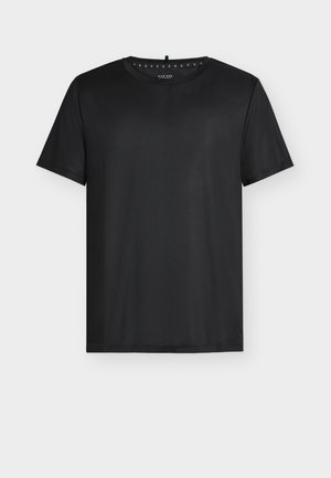 Čierne tričko s krátkym rukávom a okrúhlym výstrihom s jemnou rebrovanou textúrou, zobrazené na bielom pozadí.