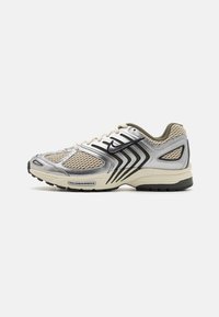 AIR PEGASUS 2005 - Sneakers low - light khaki/metallic silver/med olive/photon dust/sequoia/black