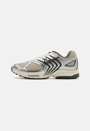 AIR PEGASUS 2005 - Baskets basses - light khaki/metallic silver/med olive/photon dust/sequoia/black