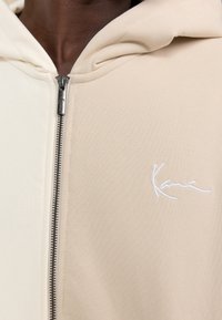 Karl Kani Sudadera con cremallera - beige