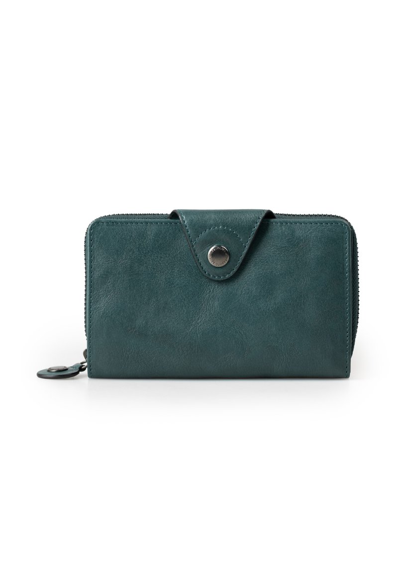 Portafoglio in pelle verde acqua con superficie testurizzata, chiusura a zip, patta frontale con chiusura a bottone automatico e una passante laterale decorativa.
