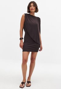 DRAPED MINI CAPE  - Koktailové šaty/večierkové šaty - brown