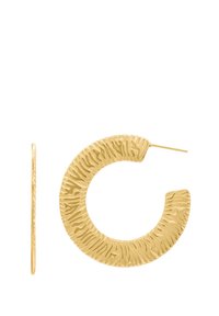 Goldene Creolen mit einer strukturierten Oberfläche, die ein einzigartiges Wellenmuster aufweisen. Das Design ist kreisförmig mit einem dünnen, geraden Stift zum Einsetzen.