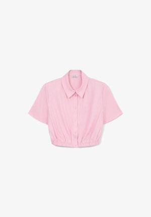 Blouse courte à manches courtes en rose clair, avec un devant à bouton, un col et un ourlet froncé pour un look ajusté.