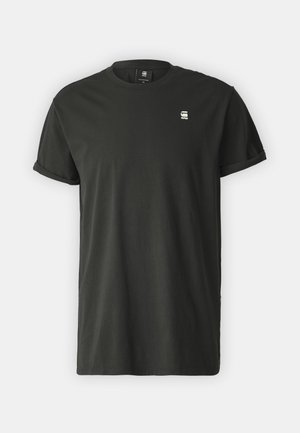 Un tricou din bumbac negru, cu mâneci scurte răsucite, decolteu rotund și un mic logo alb pe partea stângă a pieptului. Textură netedă, croială lejeră.