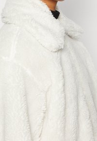 Weekday Zimní kabát - white