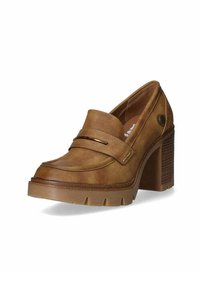 Mocasines de cuero marrón con tacón bloque, puntera redondeada, tira decorativa y suela texturizada. Presentan un acento de marca en el lateral y costuras en contraste.