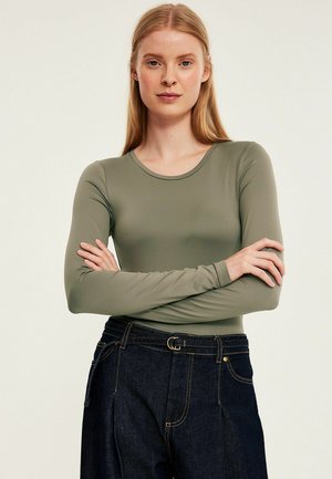 - Bluzka z długim rękawem