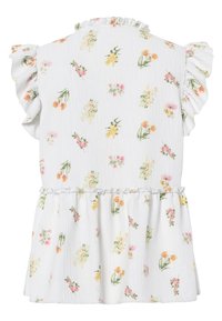 Λευκό υφασμάτινο αμάνικο φόρεμα με βολάν στους ώμους και το στρίφωμα, με διασκορπισμένο παστέλ λουλουδένιο μοτίβο σε κίτρινο, ροζ και πράσινο.