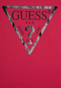Guess CORE JUNIOR - Triko s potiskem - cherry passion