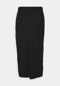 Musta ribbed midi-hame, jossa on tiukka muoto ja sivuaukko, näkyvissä sileä pinta ja hienovarainen pystysuora kuvio. Yksinkertainen muotoilu, ilman koristeita.