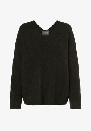 Pull à manches longues en mohair vert olive foncé avec col en V et une petite étiquette de marque près de l'encolure.