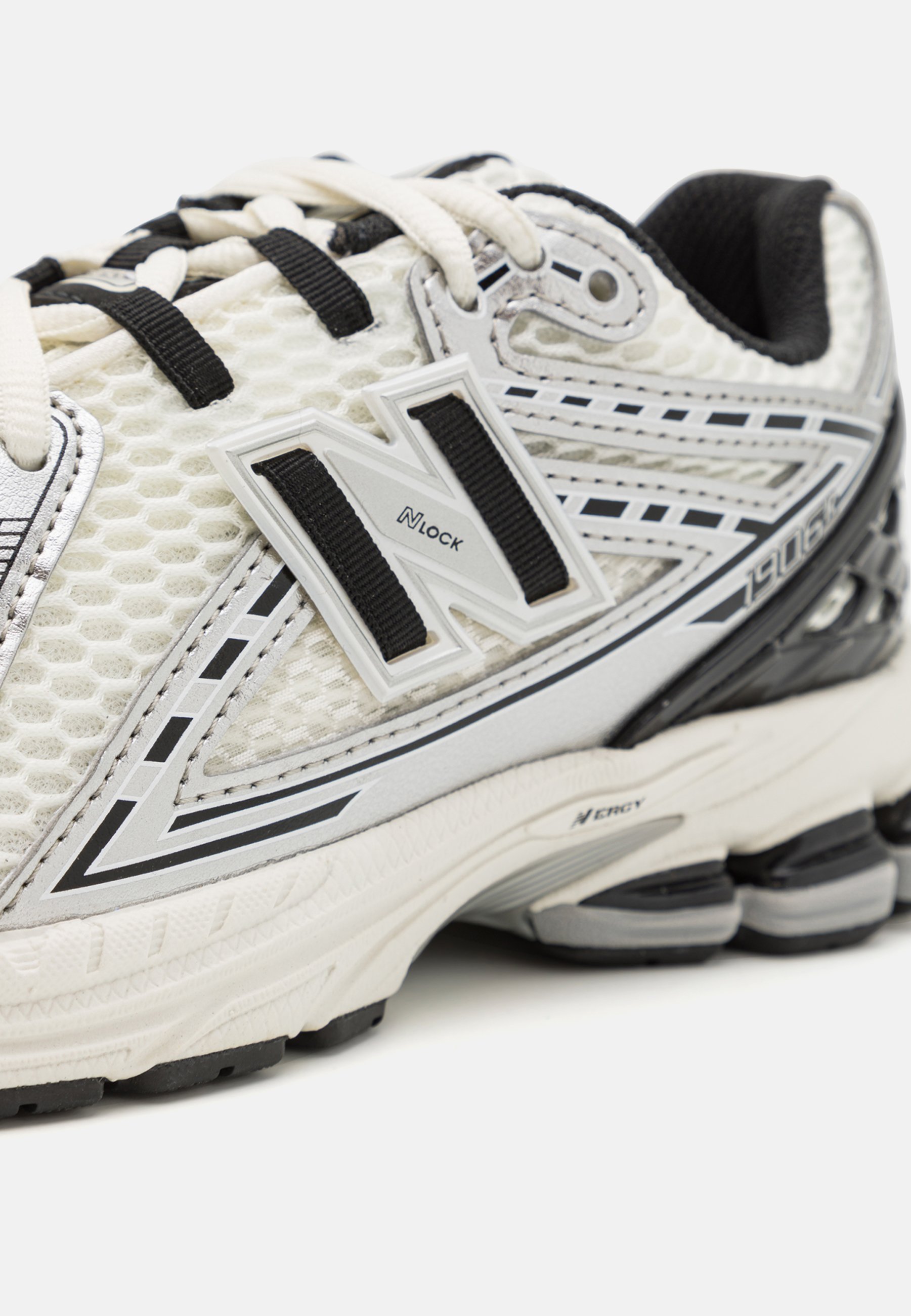 New Balance 1906 UNISEX - Sportbačiai - white/black/silver/balta