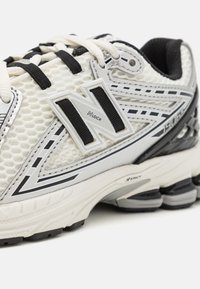 New Balance 1906 - Sneaker low - white/black/silver