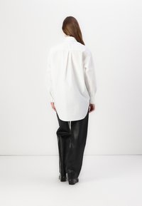 Calvin Klein Jeans LONG UTILITY SHIRT - Camicia - bright white