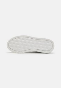 Calvin Klein Jeans CHUNKY CUPSOLE LACEUP MON - Tenisice - bright white/safety yellow